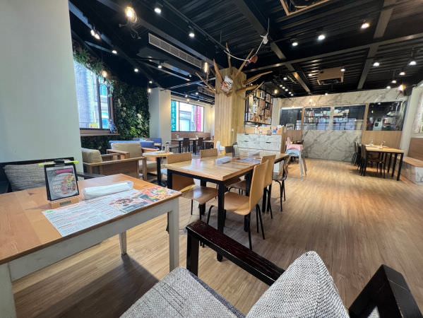 森林小徑健行店用餐环境