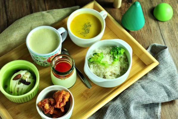 森林小徑健行店享受美食